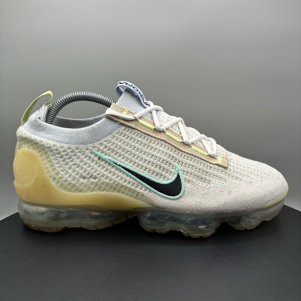 Nike Air VaporMax 2021 Flyknit Men’s 8.5 Mismatched Swoosh White DQ7633-100